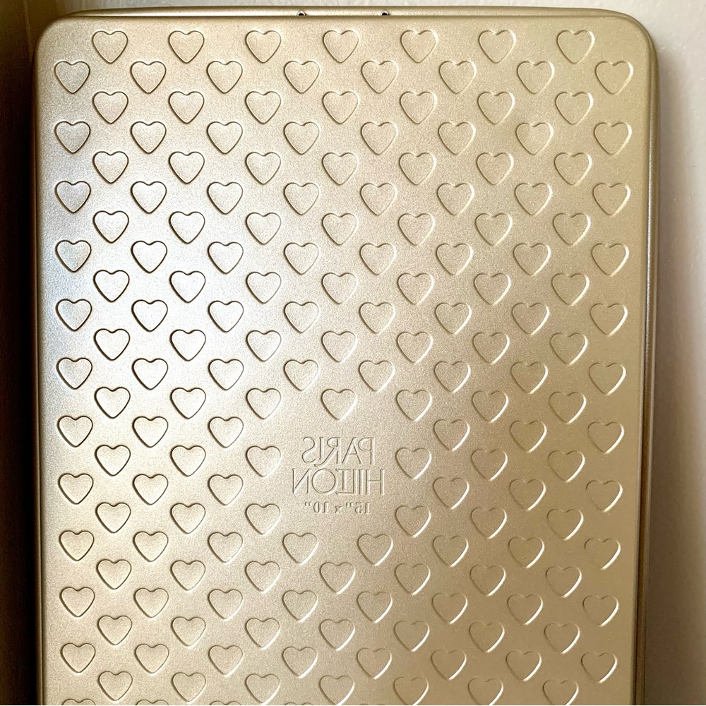 PARIS HILTON Heart Premium nonstick 15x10 Inch COOKIE SHEET - Picture 3 of 4